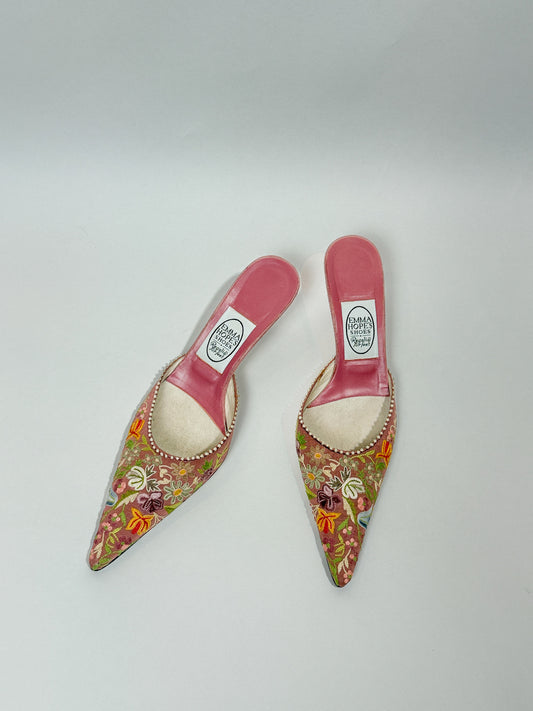 Vintage Embroidered Floral Heel